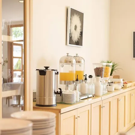 Avaton Garden, Philian And Hotel