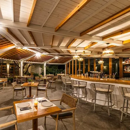 Hotel Avaton Garden, Philian And