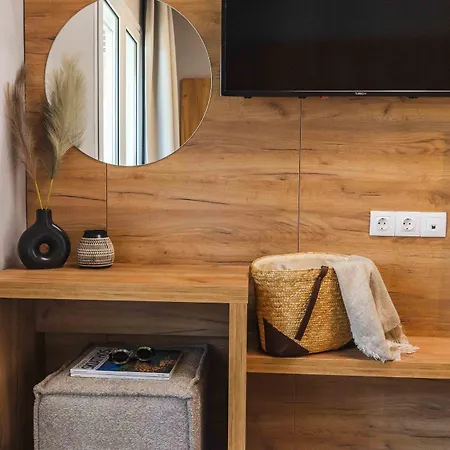 Avaton Garden, Philian And Hotel